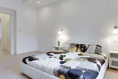 White And Black Apartment