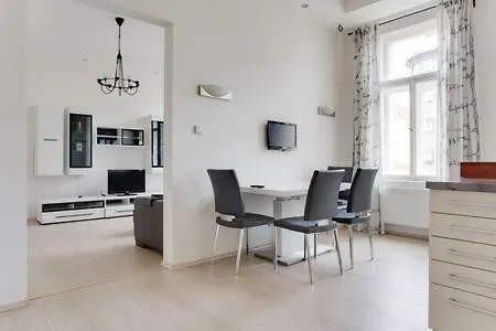 White And Black Apartment *